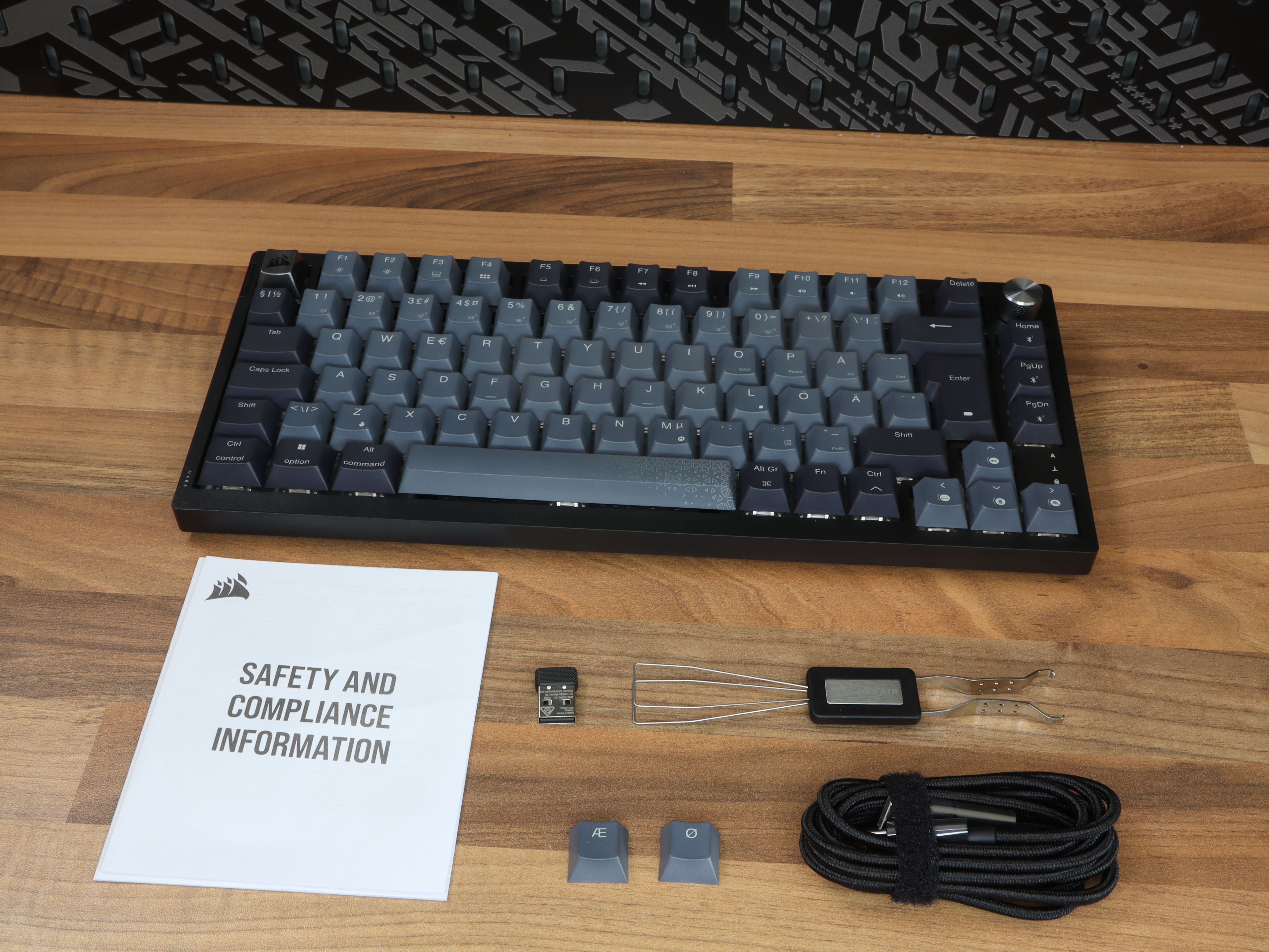 MLX Corsair compact keyboard gaming Red switches Plus mechanical keyboard compact K65 Wireless 75% layout.JPG